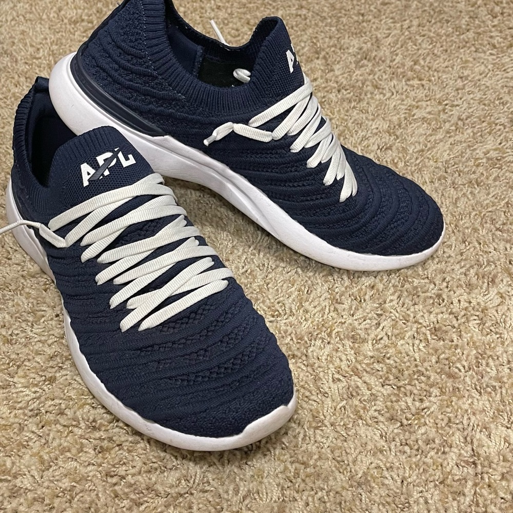 APL TechLoom Wave Iconic Navy/White, W-8.5, sells Brand New $245